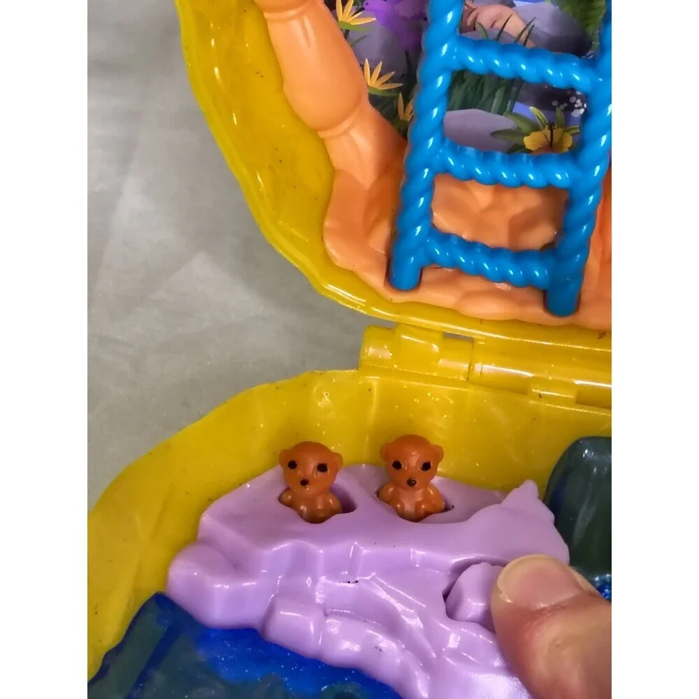Polly Pocket - Tropicool Pineapple Wearable Purse Compact (Mattel)